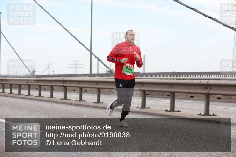 03.10.2025 - Köhlbrandbrückenlauf Lena Gebhardt http://msf.ph/oto/9196038 03.10.2025 15:24:38 Position 1 8915 meine-sportfotos.de