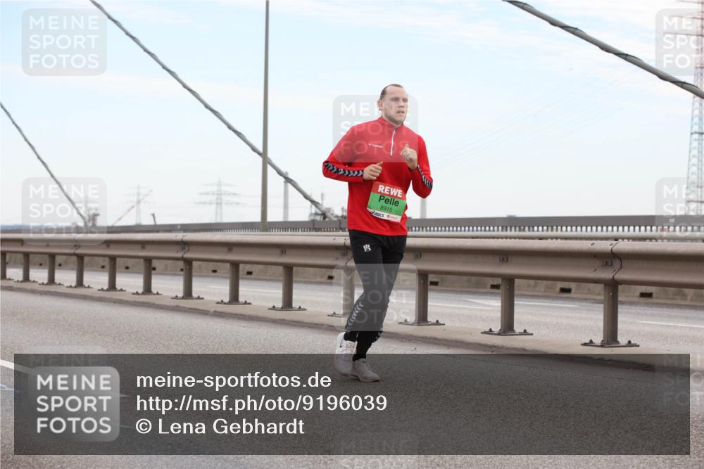 03.10.2025 - Köhlbrandbrückenlauf Lena Gebhardt http://msf.ph/oto/9196039 03.10.2025 15:24:39 Position 1 8915 meine-sportfotos.de