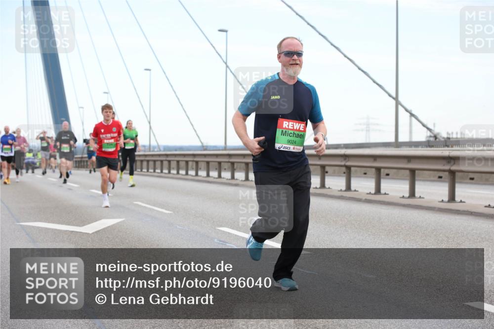 03.10.2025 - Köhlbrandbrückenlauf Lena Gebhardt http://msf.ph/oto/9196040 03.10.2025 15:24:40 Position 1 9024 meine-sportfotos.de