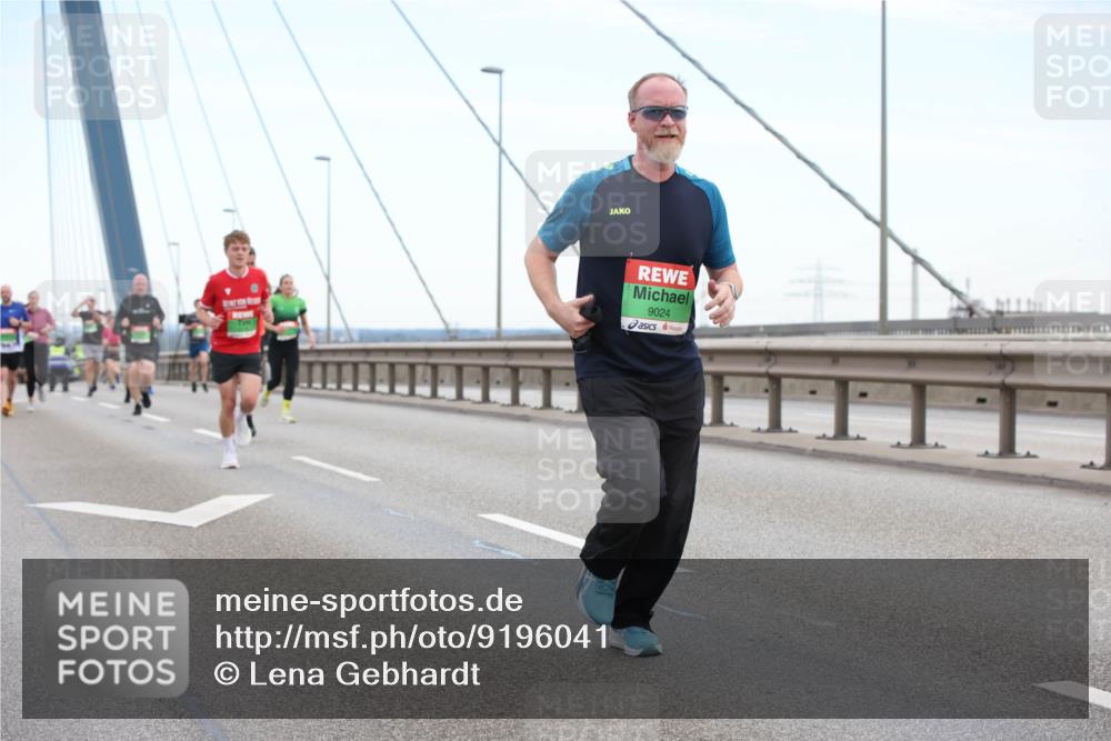 03.10.2025 - Köhlbrandbrückenlauf Lena Gebhardt http://msf.ph/oto/9196041 03.10.2025 15:24:40 Position 1 9024 meine-sportfotos.de