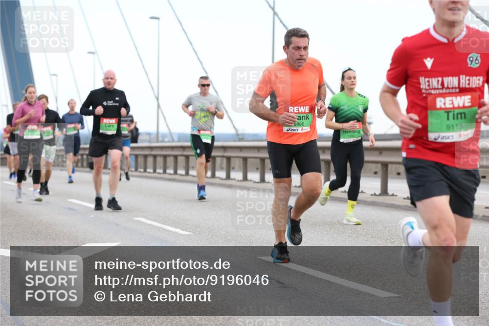 03.10.2025 - Köhlbrandbrückenlauf Lena Gebhardt http://msf.ph/oto/9196046 03.10.2025 15:24:43 Position 1 8886, 7455, 96, 9115 meine-sportfotos.de