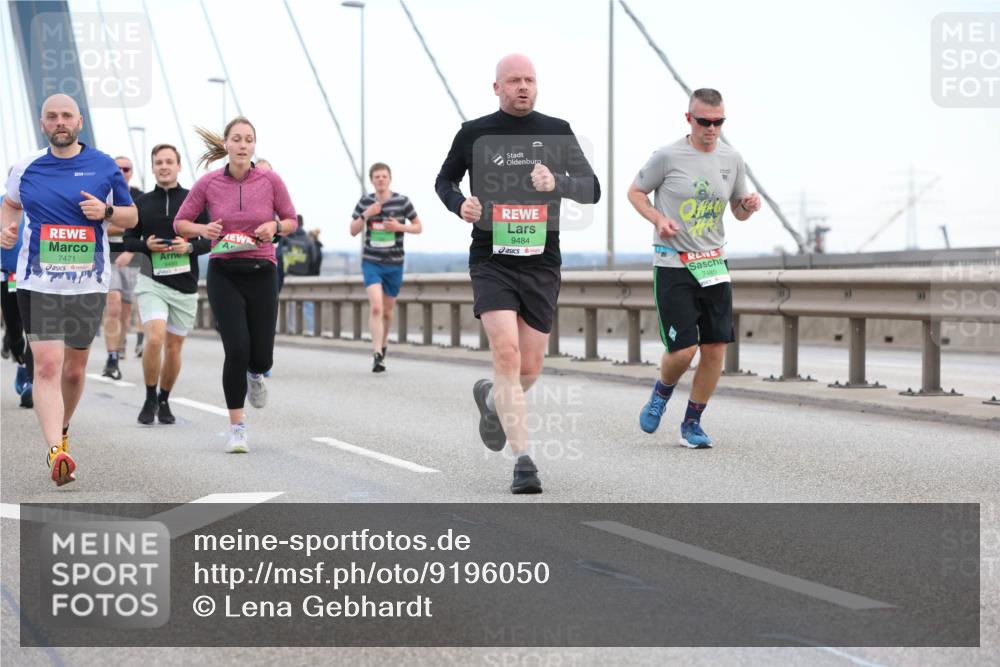 03.10.2025 - Köhlbrandbrückenlauf Lena Gebhardt http://msf.ph/oto/9196050 03.10.2025 15:24:45 Position 1 7471, 9489, 9484, 7485 meine-sportfotos.de