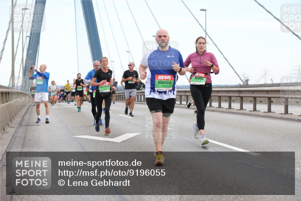 03.10.2025 - Köhlbrandbrückenlauf Lena Gebhardt http://msf.ph/oto/9196055 03.10.2025 15:24:47 Position 1 7428, 7471, 7418 meine-sportfotos.de