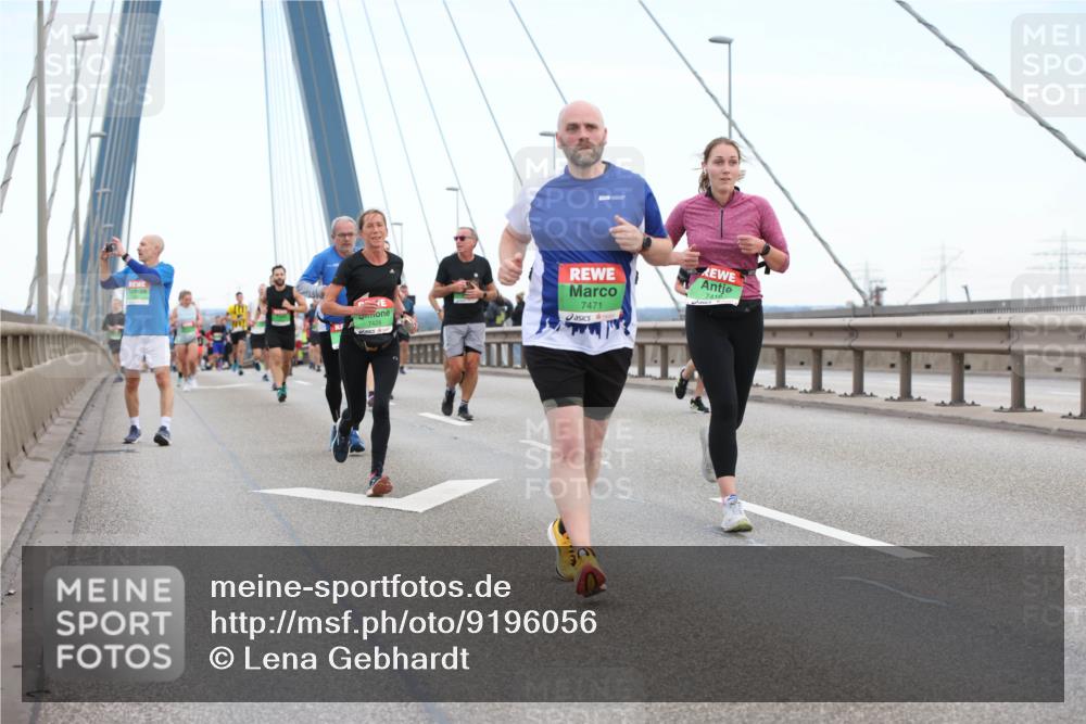 03.10.2025 - Köhlbrandbrückenlauf Lena Gebhardt http://msf.ph/oto/9196056 03.10.2025 15:24:47 Position 1 7471, 7418 meine-sportfotos.de
