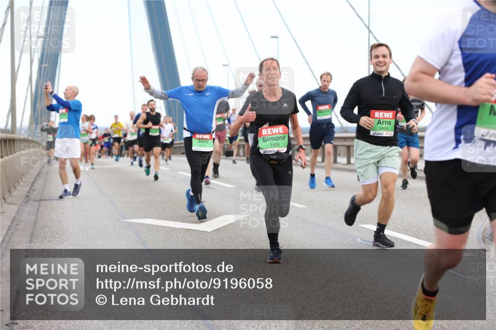 03.10.2025 - Köhlbrandbrückenlauf Lena Gebhardt http://msf.ph/oto/9196058 03.10.2025 15:24:48 Position 1 7428, 9489 meine-sportfotos.de