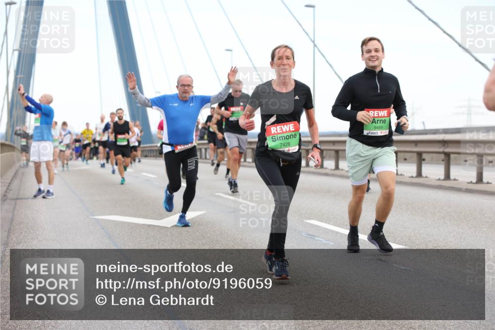 03.10.2025 - Köhlbrandbrückenlauf Lena Gebhardt http://msf.ph/oto/9196059 03.10.2025 15:24:48 Position 1 7428, 9489 meine-sportfotos.de