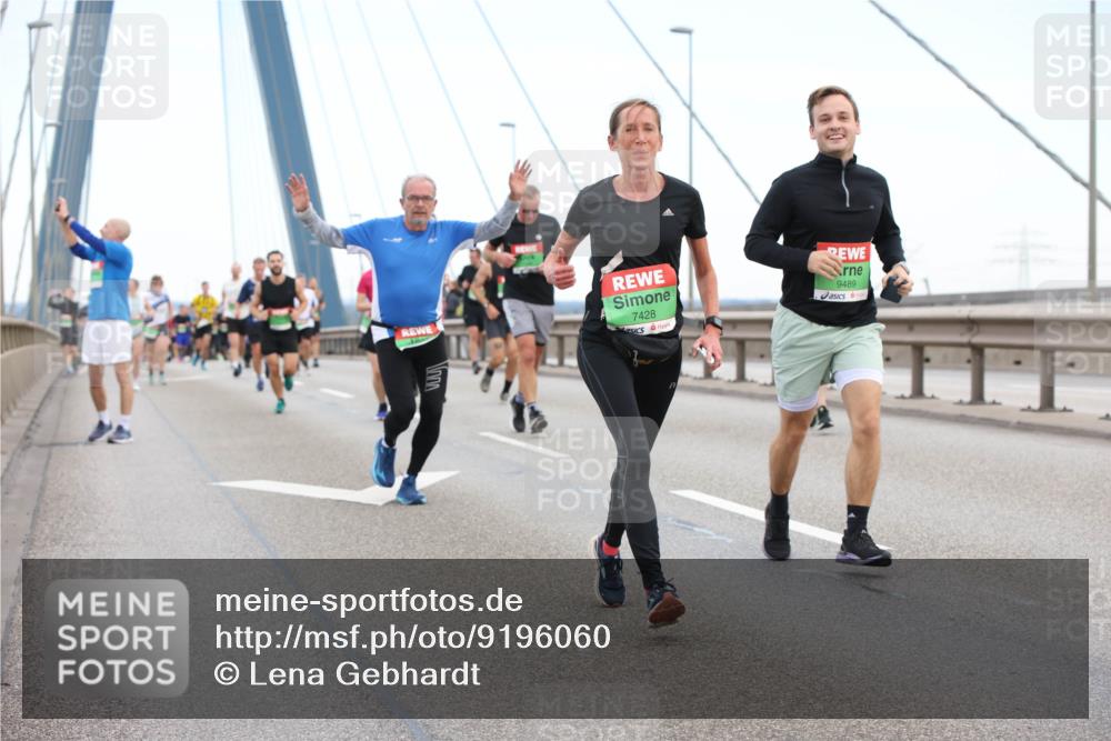 03.10.2025 - Köhlbrandbrückenlauf Lena Gebhardt http://msf.ph/oto/9196060 03.10.2025 15:24:48 Position 1 7428, 9489 meine-sportfotos.de
