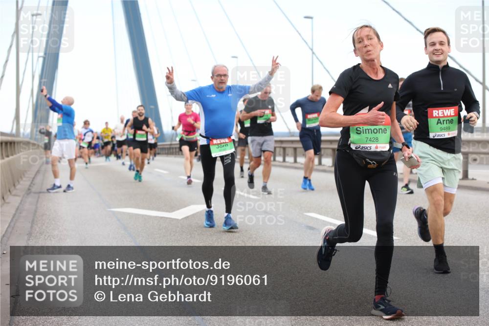 03.10.2025 - Köhlbrandbrückenlauf Lena Gebhardt http://msf.ph/oto/9196061 03.10.2025 15:24:49 Position 1 7428, 9489 meine-sportfotos.de