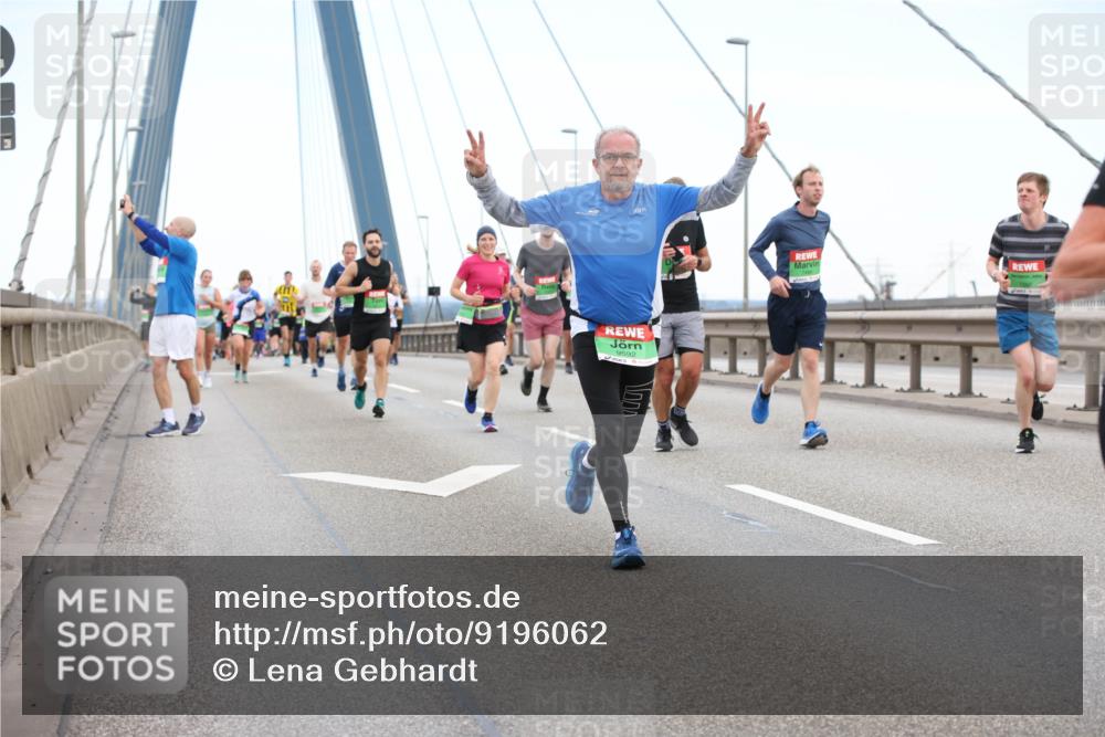 03.10.2025 - Köhlbrandbrückenlauf Lena Gebhardt http://msf.ph/oto/9196062 03.10.2025 15:24:49 Position 1 9592 meine-sportfotos.de