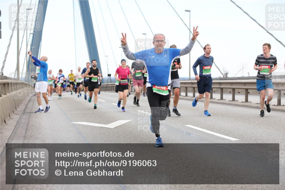 03.10.2025 - Köhlbrandbrückenlauf Lena Gebhardt http://msf.ph/oto/9196063 03.10.2025 15:24:49 Position 1  meine-sportfotos.de