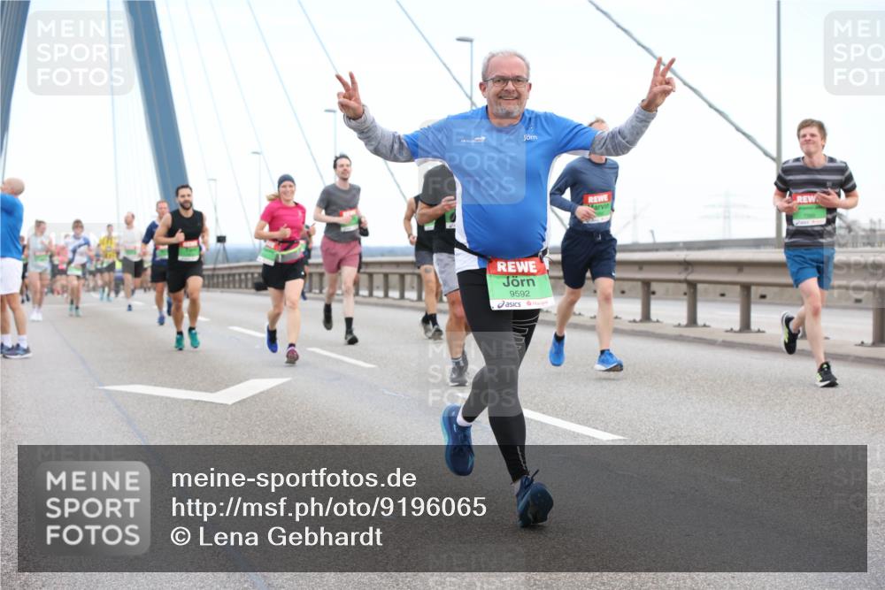 03.10.2025 - Köhlbrandbrückenlauf Lena Gebhardt http://msf.ph/oto/9196065 03.10.2025 15:24:50 Position 1 9592 meine-sportfotos.de