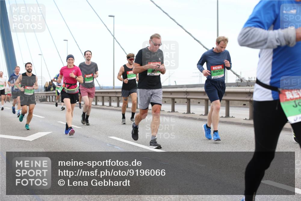03.10.2025 - Köhlbrandbrückenlauf Lena Gebhardt http://msf.ph/oto/9196066 03.10.2025 15:24:51 Position 1 7494 meine-sportfotos.de