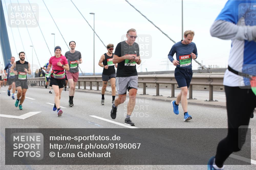 03.10.2025 - Köhlbrandbrückenlauf Lena Gebhardt http://msf.ph/oto/9196067 03.10.2025 15:24:51 Position 1 7494 meine-sportfotos.de