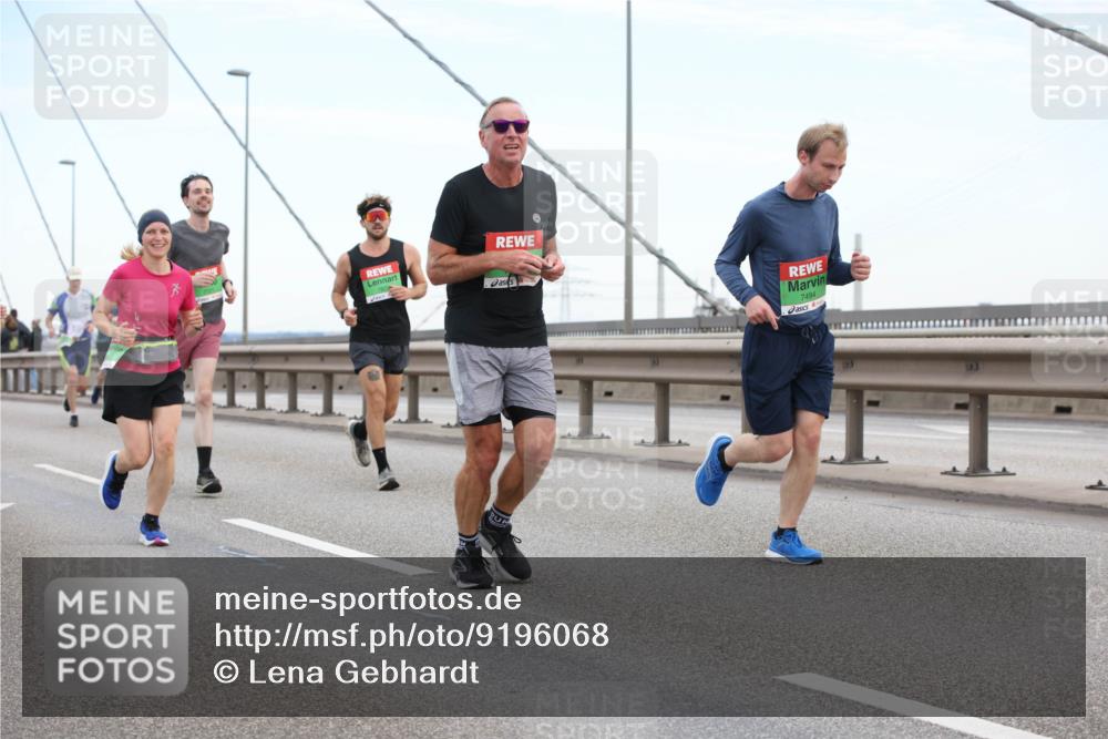 03.10.2025 - Köhlbrandbrückenlauf Lena Gebhardt http://msf.ph/oto/9196068 03.10.2025 15:24:51 Position 1 7494 meine-sportfotos.de