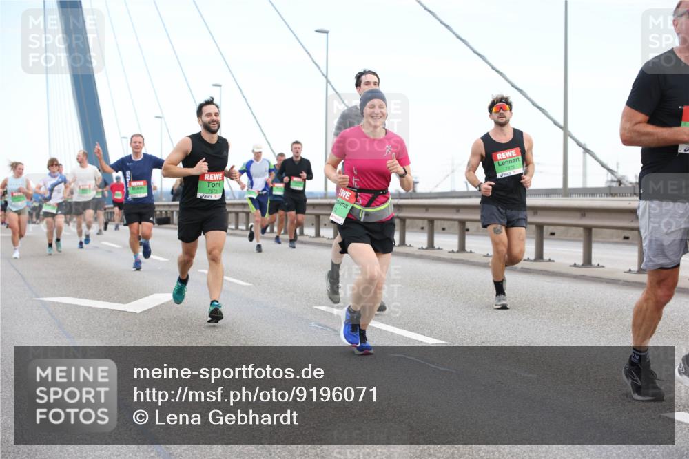 03.10.2025 - Köhlbrandbrückenlauf Lena Gebhardt http://msf.ph/oto/9196071 03.10.2025 15:24:52 Position 1 7673, 7873 meine-sportfotos.de