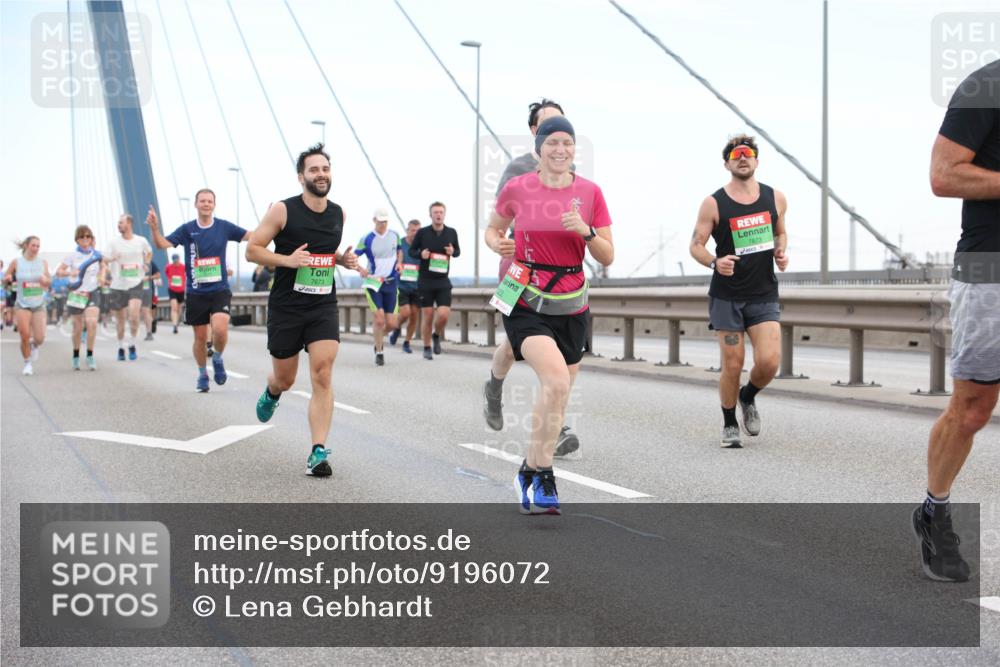 03.10.2025 - Köhlbrandbrückenlauf Lena Gebhardt http://msf.ph/oto/9196072 03.10.2025 15:24:52 Position 1 7673, 7873 meine-sportfotos.de