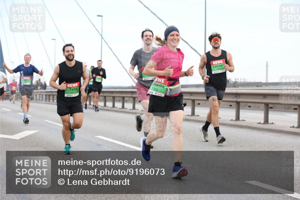 03.10.2025 - Köhlbrandbrückenlauf Lena Gebhardt http://msf.ph/oto/9196073 03.10.2025 15:24:53 Position 1 7673, 7322, 7873 meine-sportfotos.de