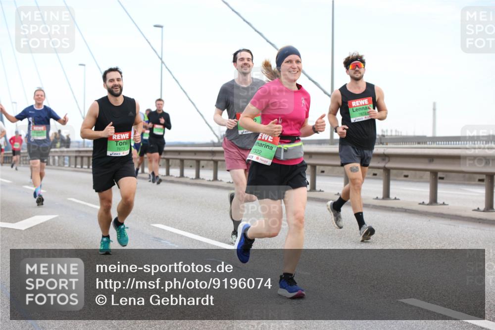 03.10.2025 - Köhlbrandbrückenlauf Lena Gebhardt http://msf.ph/oto/9196074 03.10.2025 15:24:53 Position 1 7673, 7322, 7873 meine-sportfotos.de