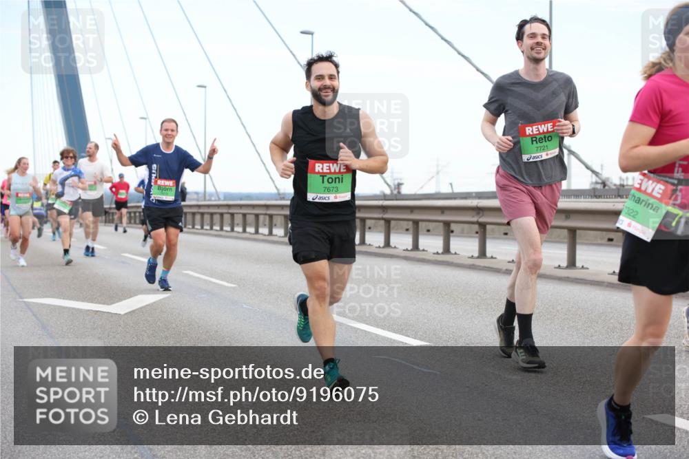 03.10.2025 - Köhlbrandbrückenlauf Lena Gebhardt http://msf.ph/oto/9196075 03.10.2025 15:24:53 Position 1 7673, 7721, 322 meine-sportfotos.de