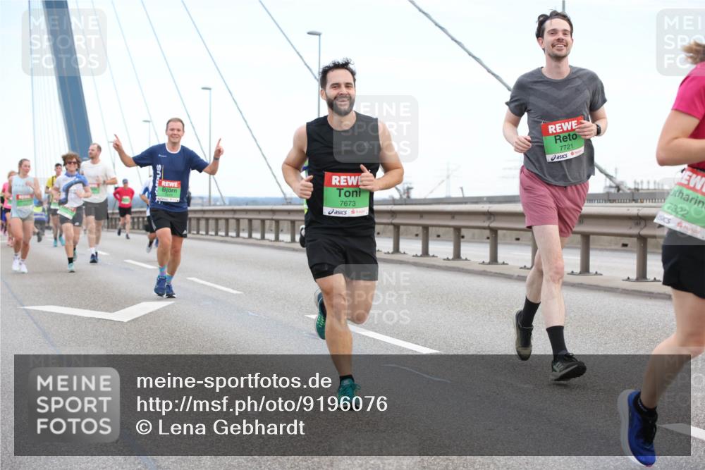 03.10.2025 - Köhlbrandbrückenlauf Lena Gebhardt http://msf.ph/oto/9196076 03.10.2025 15:24:53 Position 1 7673, 7721, 7322 meine-sportfotos.de
