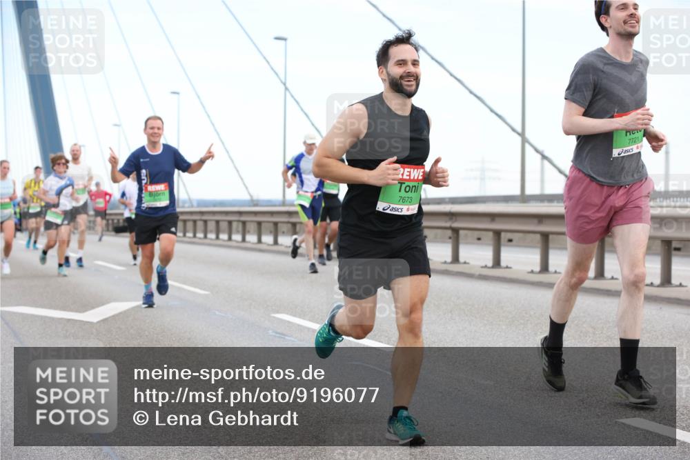 03.10.2025 - Köhlbrandbrückenlauf Lena Gebhardt http://msf.ph/oto/9196077 03.10.2025 15:24:54 Position 1 7673, 7721 meine-sportfotos.de