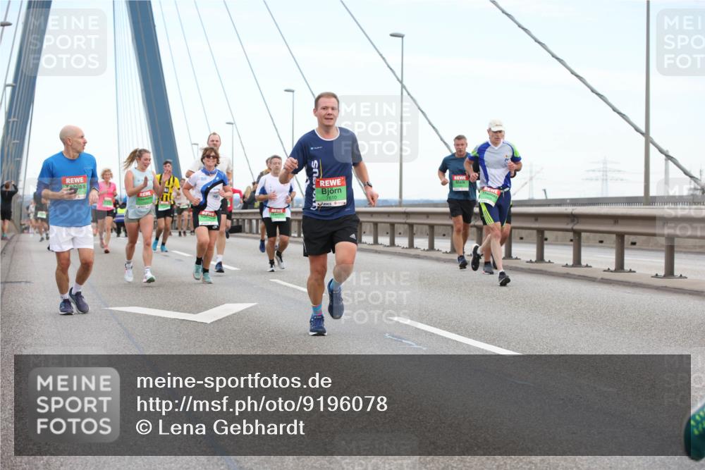 03.10.2025 - Köhlbrandbrückenlauf Lena Gebhardt http://msf.ph/oto/9196078 03.10.2025 15:24:55 Position 1 7610 meine-sportfotos.de