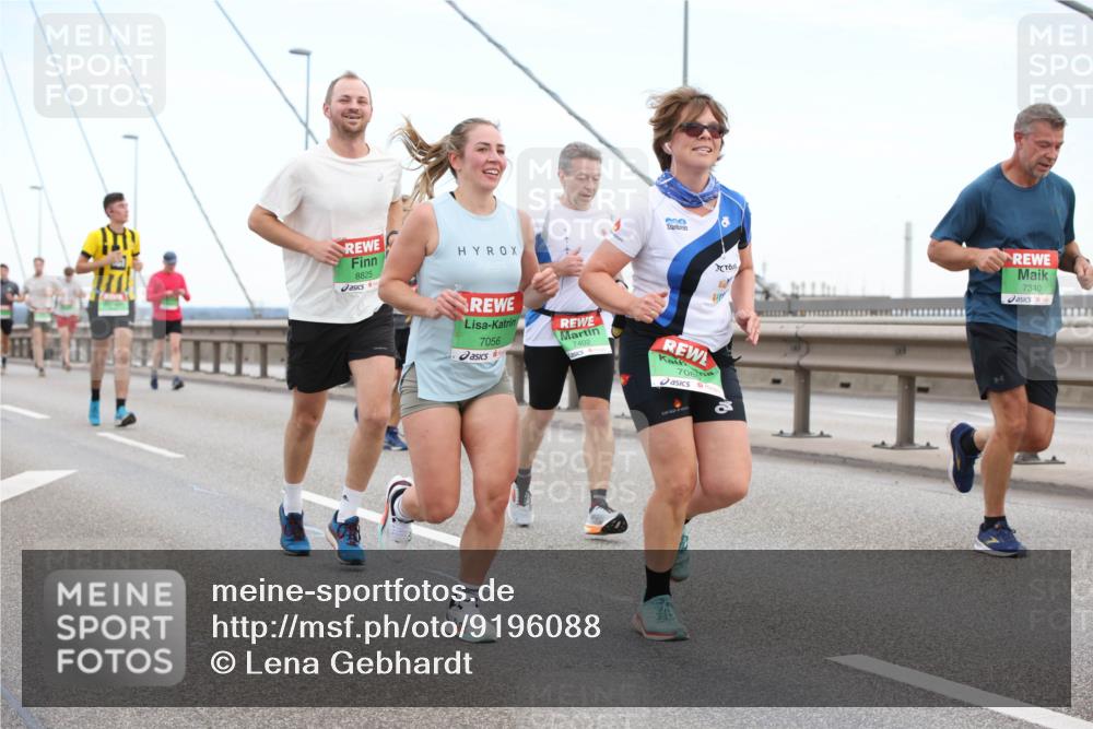 03.10.2025 - Köhlbrandbrückenlauf Lena Gebhardt http://msf.ph/oto/9196088 03.10.2025 15:24:58 Position 1 8825, 7056, 7402, 708, 7340, 1117 meine-sportfotos.de