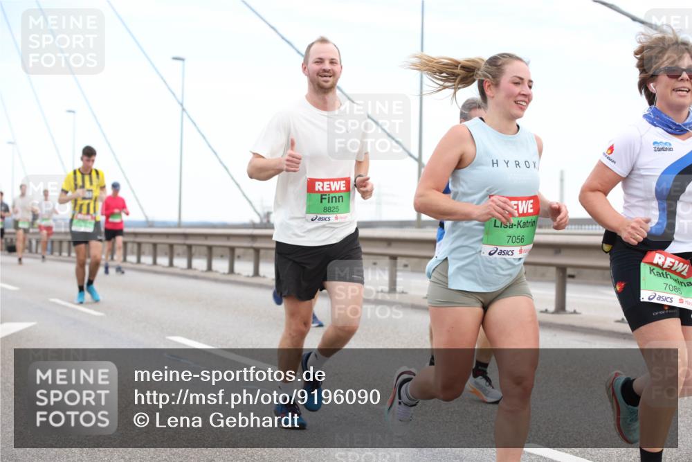 03.10.2025 - Köhlbrandbrückenlauf Lena Gebhardt http://msf.ph/oto/9196090 03.10.2025 15:24:59 Position 1 8825, 7056, 7085 meine-sportfotos.de