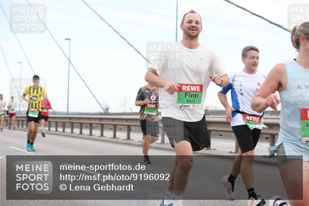 03.10.2025 - Köhlbrandbrückenlauf Lena Gebhardt http://msf.ph/oto/9196092 03.10.2025 15:24:59 Position 1 8825 meine-sportfotos.de