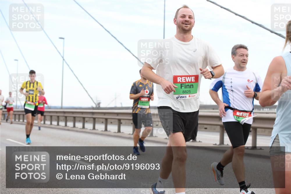 03.10.2025 - Köhlbrandbrückenlauf Lena Gebhardt http://msf.ph/oto/9196093 03.10.2025 15:24:59 Position 1 8825 meine-sportfotos.de