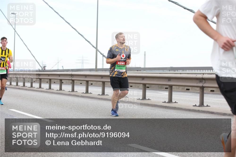 03.10.2025 - Köhlbrandbrückenlauf Lena Gebhardt http://msf.ph/oto/9196094 03.10.2025 15:25:00 Position 1 1, 1, 7241 meine-sportfotos.de