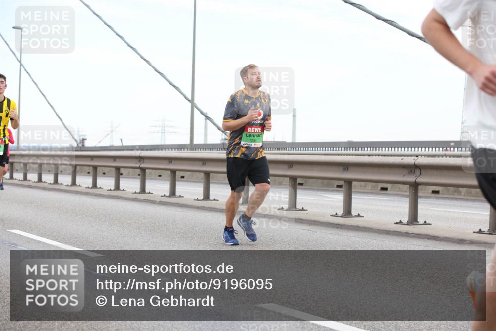 03.10.2025 - Köhlbrandbrückenlauf Lena Gebhardt http://msf.ph/oto/9196095 03.10.2025 15:25:00 Position 1 7241 meine-sportfotos.de