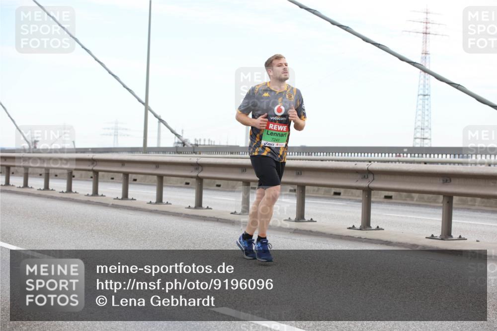 03.10.2025 - Köhlbrandbrückenlauf Lena Gebhardt http://msf.ph/oto/9196096 03.10.2025 15:25:00 Position 1 7241 meine-sportfotos.de