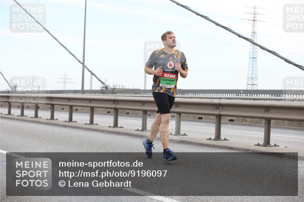 03.10.2025 - Köhlbrandbrückenlauf Lena Gebhardt http://msf.ph/oto/9196097 03.10.2025 15:25:00 Position 1 7241 meine-sportfotos.de