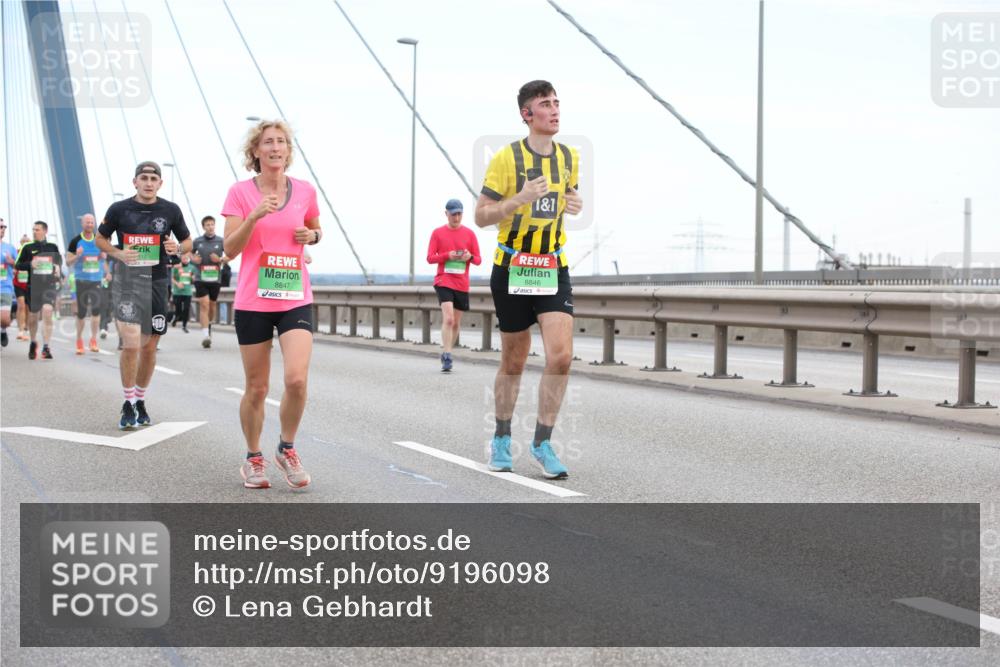 03.10.2025 - Köhlbrandbrückenlauf Lena Gebhardt http://msf.ph/oto/9196098 03.10.2025 15:25:01 Position 1 1, 1, 8847, 8846 meine-sportfotos.de
