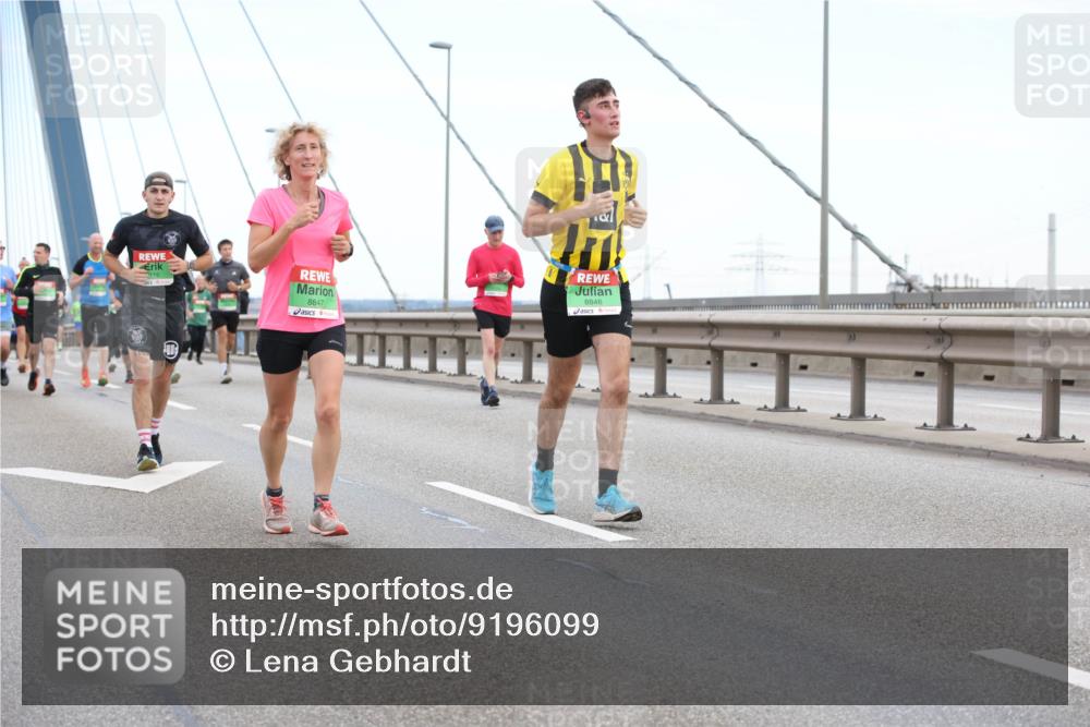 03.10.2025 - Köhlbrandbrückenlauf Lena Gebhardt http://msf.ph/oto/9196099 03.10.2025 15:25:01 Position 1 8847, 8846 meine-sportfotos.de