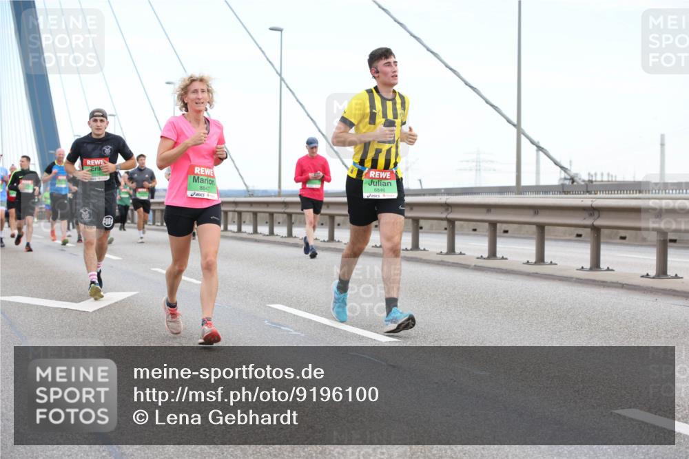 03.10.2025 - Köhlbrandbrückenlauf Lena Gebhardt http://msf.ph/oto/9196100 03.10.2025 15:25:01 Position 1 8847, 8846 meine-sportfotos.de