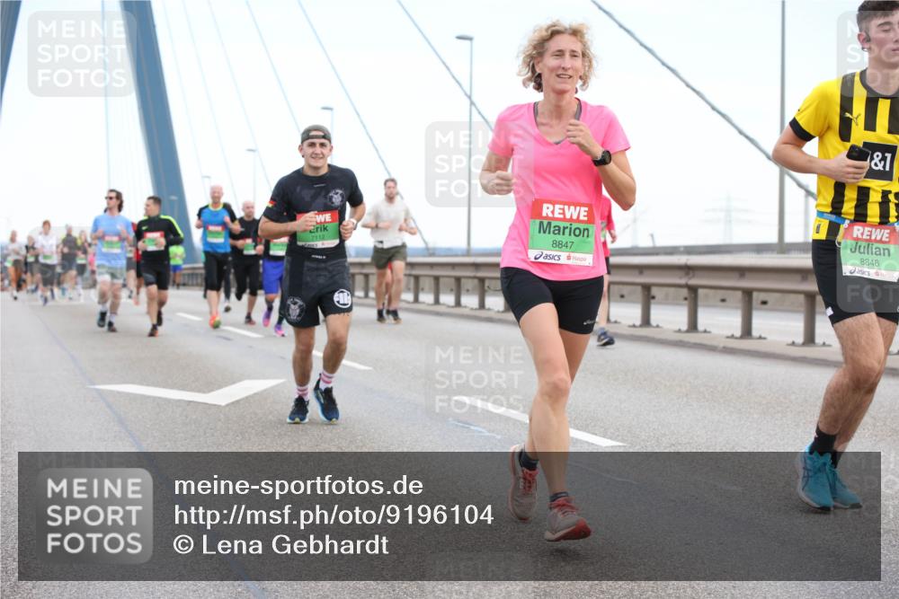 03.10.2025 - Köhlbrandbrückenlauf Lena Gebhardt http://msf.ph/oto/9196104 03.10.2025 15:25:02 Position 1 7112, 1, 8847, 8846 meine-sportfotos.de