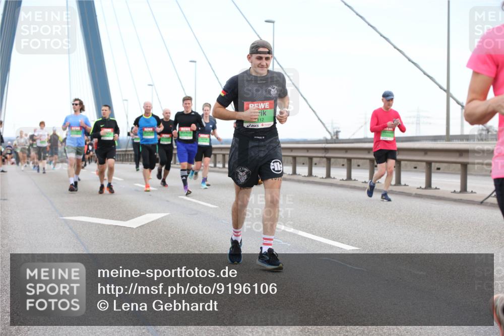 03.10.2025 - Köhlbrandbrückenlauf Lena Gebhardt http://msf.ph/oto/9196106 03.10.2025 15:25:03 Position 1 12 meine-sportfotos.de