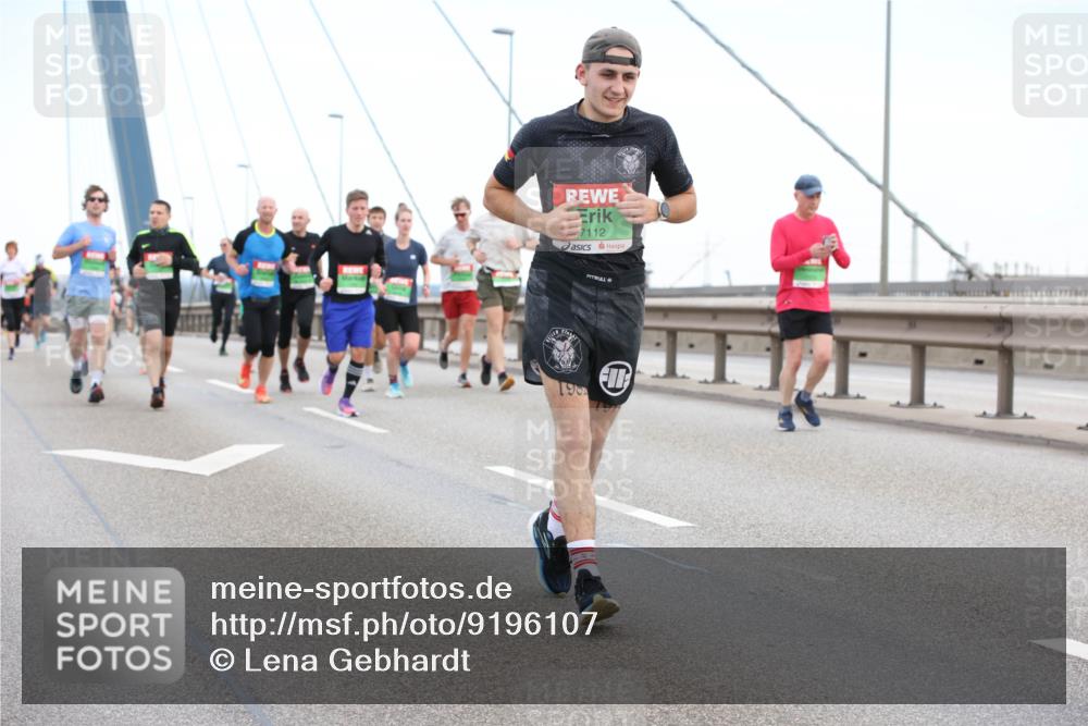 03.10.2025 - Köhlbrandbrückenlauf Lena Gebhardt http://msf.ph/oto/9196107 03.10.2025 15:25:04 Position 1 7112, 1984, 197 meine-sportfotos.de