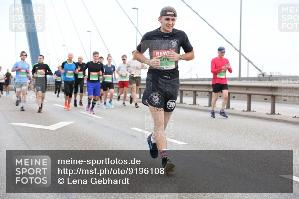 03.10.2025 - Köhlbrandbrückenlauf Lena Gebhardt http://msf.ph/oto/9196108 03.10.2025 15:25:04 Position 1 7112, 1984, 197 meine-sportfotos.de
