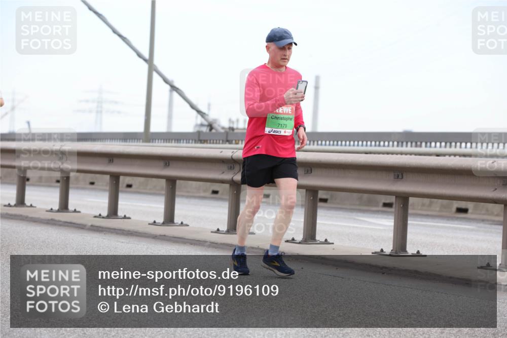 03.10.2025 - Köhlbrandbrückenlauf Lena Gebhardt http://msf.ph/oto/9196109 03.10.2025 15:25:05 Position 1 7179 meine-sportfotos.de