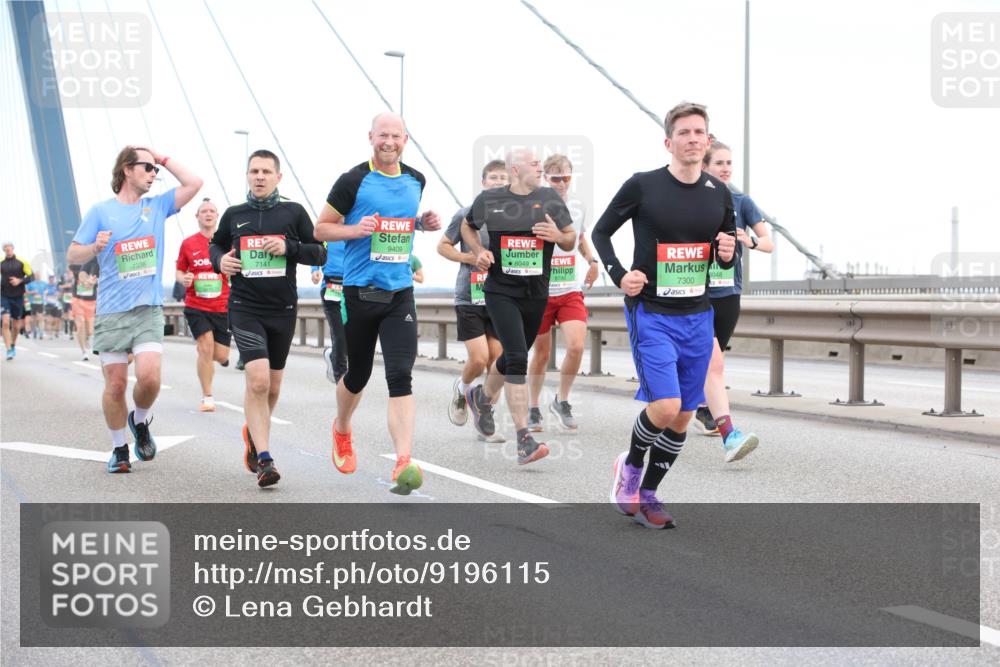 03.10.2025 - Köhlbrandbrückenlauf Lena Gebhardt http://msf.ph/oto/9196115 03.10.2025 15:25:06 Position 1 7338, 9409, 7141, 8049, 8048, 7300 meine-sportfotos.de