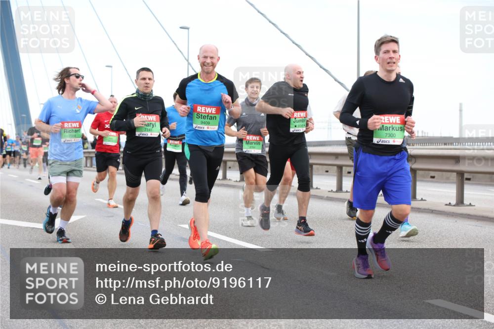 03.10.2025 - Köhlbrandbrückenlauf Lena Gebhardt http://msf.ph/oto/9196117 03.10.2025 15:25:07 Position 1 7141, 7338, 9409, 8049, 7300, 8784 meine-sportfotos.de