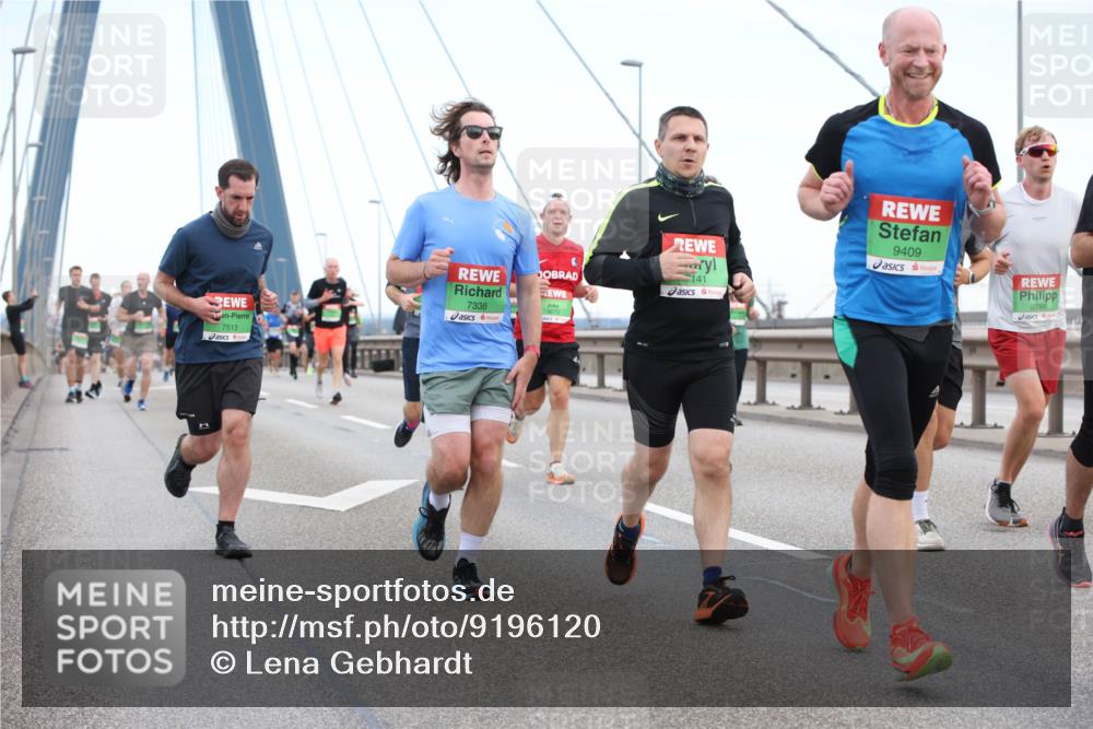 03.10.2025 - Köhlbrandbrückenlauf Lena Gebhardt http://msf.ph/oto/9196120 03.10.2025 15:25:07 Position 1 141, 7513, 7338, 9409, 8786 meine-sportfotos.de