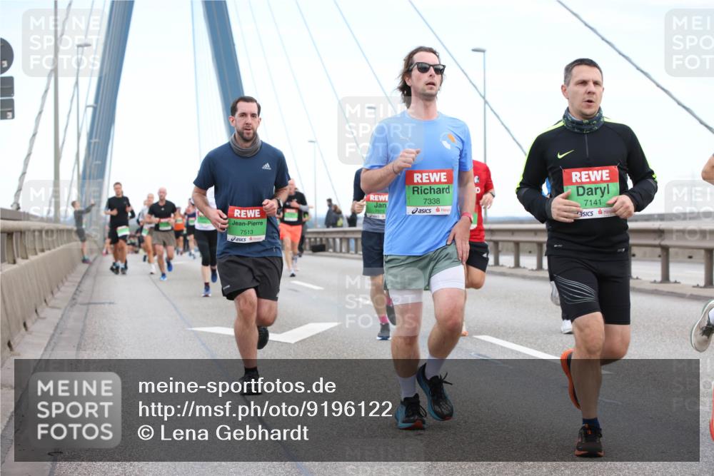 03.10.2025 - Köhlbrandbrückenlauf Lena Gebhardt http://msf.ph/oto/9196122 03.10.2025 15:25:08 Position 1 7513, 7338, 7141 meine-sportfotos.de