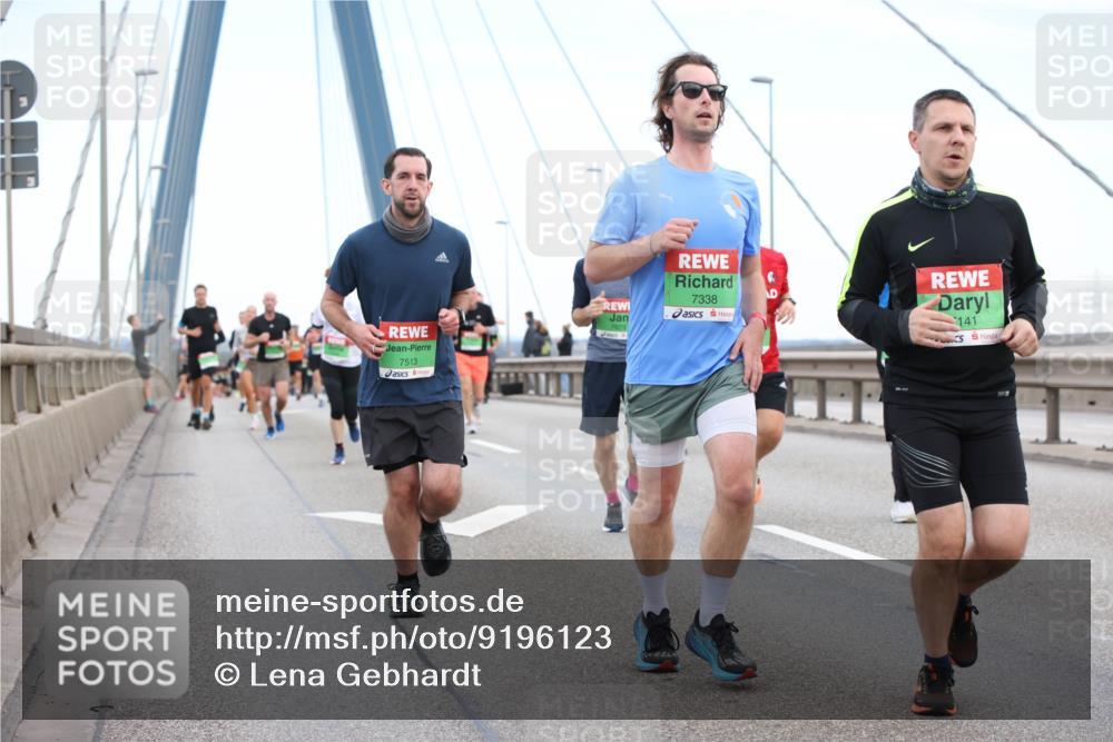 03.10.2025 - Köhlbrandbrückenlauf Lena Gebhardt http://msf.ph/oto/9196123 03.10.2025 15:25:08 Position 1 7513, 7338, 141 meine-sportfotos.de