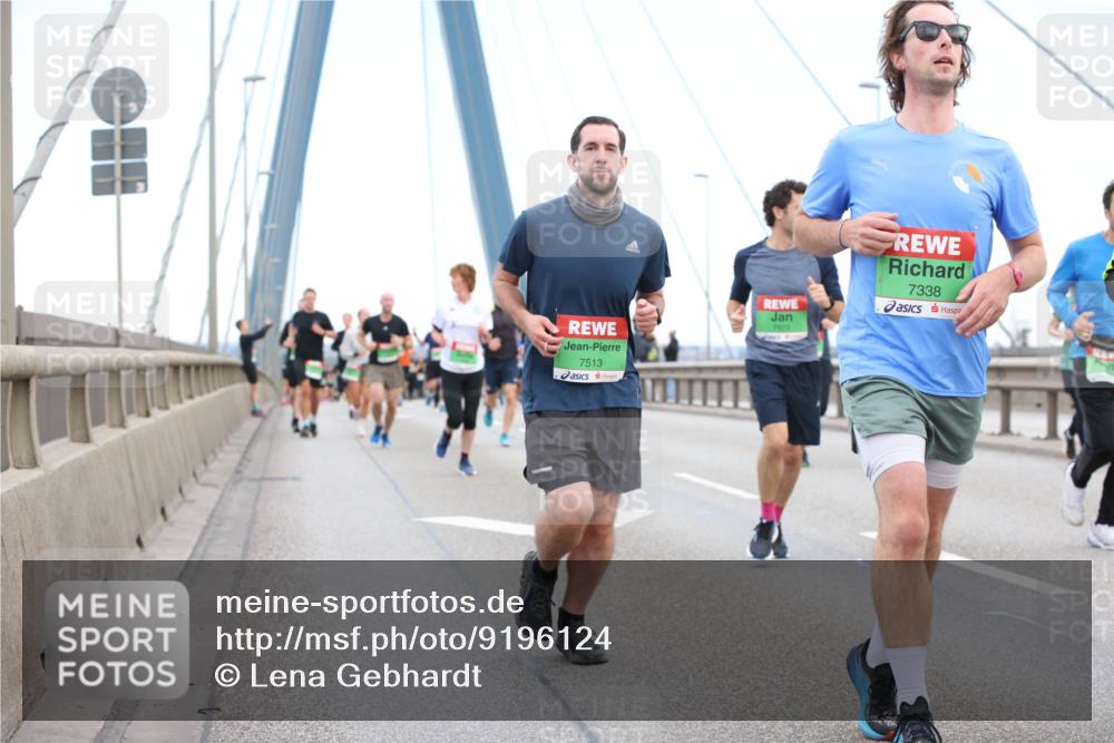 03.10.2025 - Köhlbrandbrückenlauf Lena Gebhardt http://msf.ph/oto/9196124 03.10.2025 15:25:08 Position 1 7513, 7923, 7338 meine-sportfotos.de