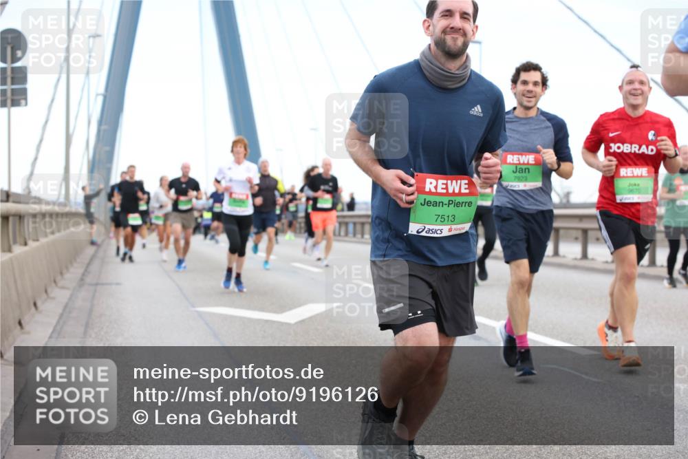 03.10.2025 - Köhlbrandbrückenlauf Lena Gebhardt http://msf.ph/oto/9196126 03.10.2025 15:25:09 Position 1 7513, 7923, 9670 meine-sportfotos.de