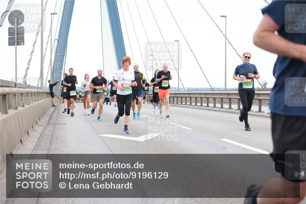 03.10.2025 - Köhlbrandbrückenlauf Lena Gebhardt http://msf.ph/oto/9196129 03.10.2025 15:25:09 Position 1  meine-sportfotos.de